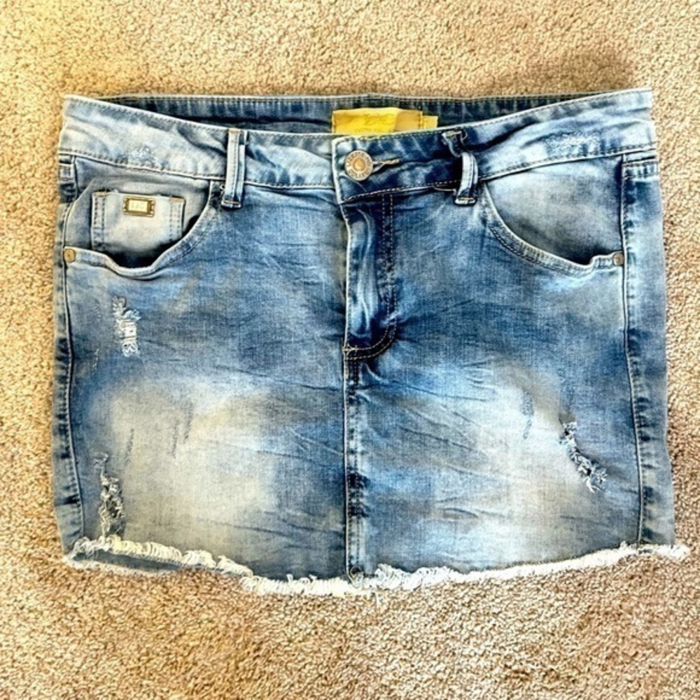 saks fifth avenue jean skirt large (8/10)